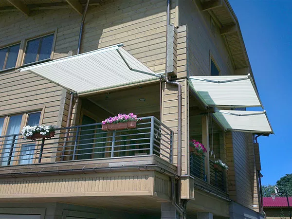 Cách chính xác để mở mái hiên cassette đầy đủ.