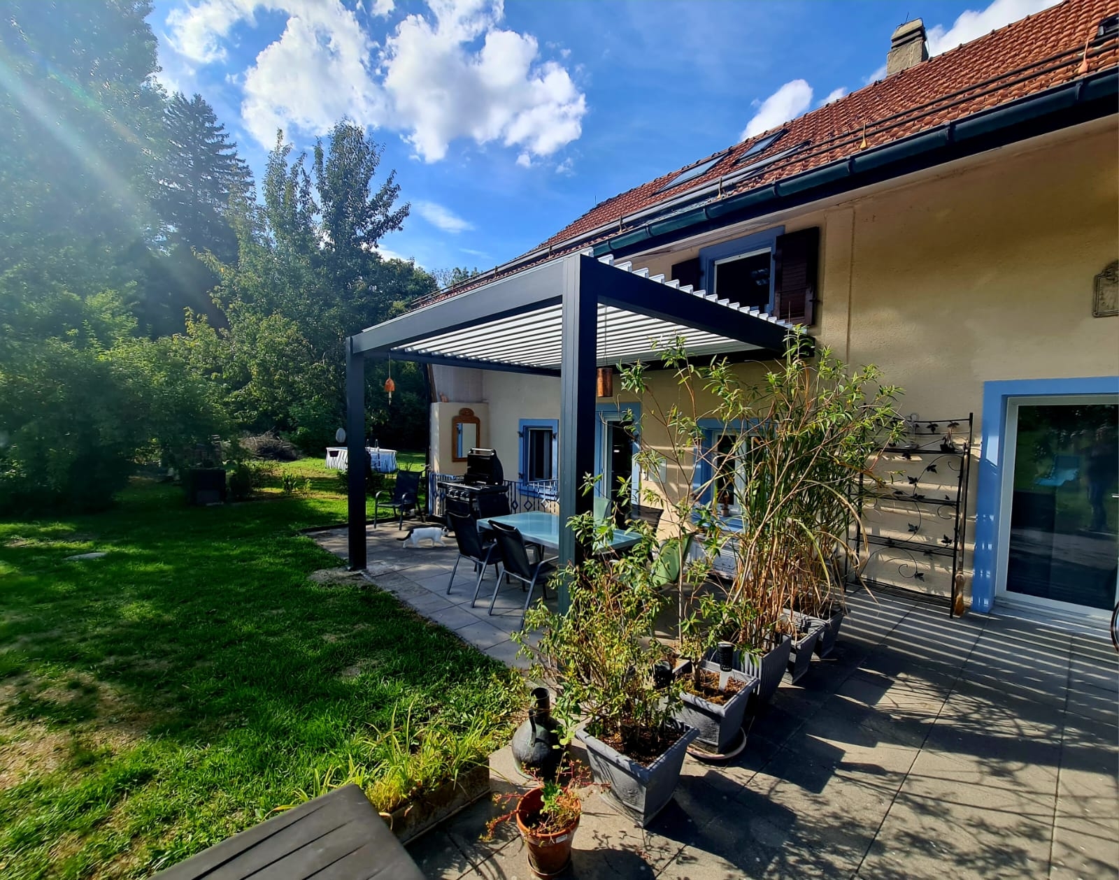 Khách hàng Thụy Sĩ hoàn thành Pergola nhôm hạng nặng 4 × 3,5 m và chia sẻ đánh giá 5 sao Khách hàng Thụy Sĩ hoàn thành Pergola nhôm hạng nặng 4 × 3,5 m và chia sẻ đánh giá 5 sao
