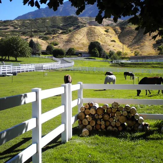 3 hàng rào Vinyl đường sắt